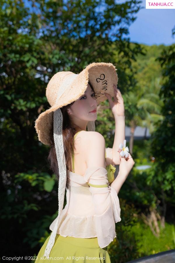 鱼子酱fish  [XiuRen]高清写真图 2023.08.04 No.7189 鱼子酱Fish 户外美腿第3张图片